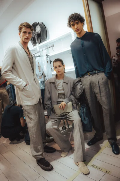 Look 3